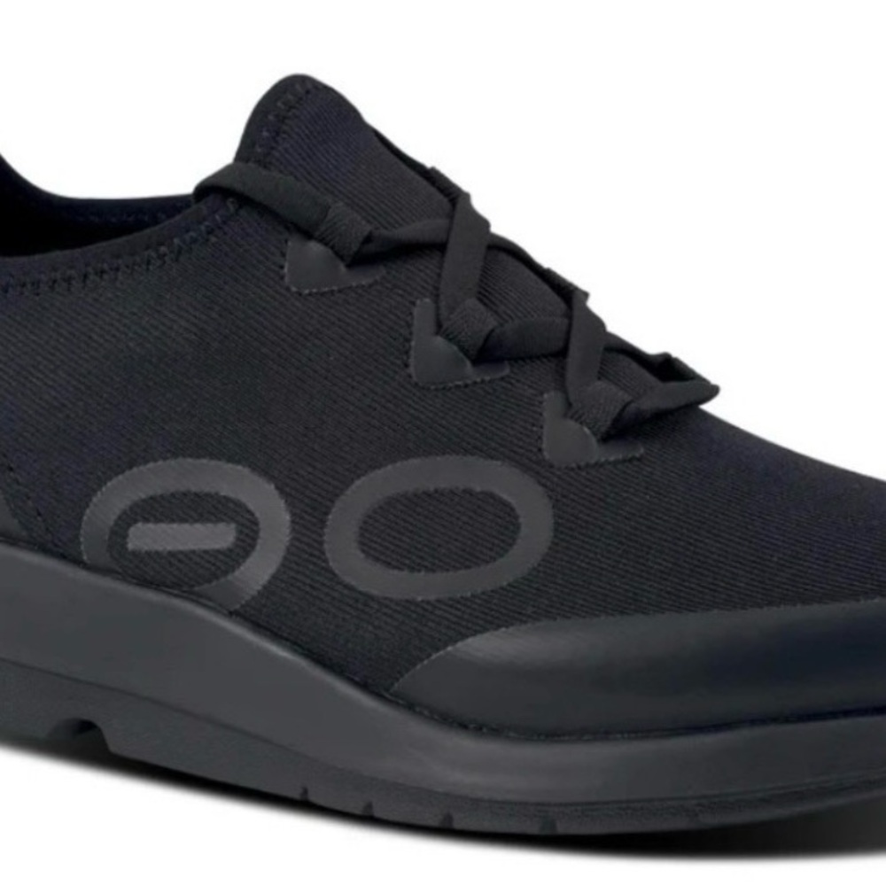 NEW IN BOX - OOFOS Black Women's Sneakers 7.5 - SOLD OUT IN STORES!!